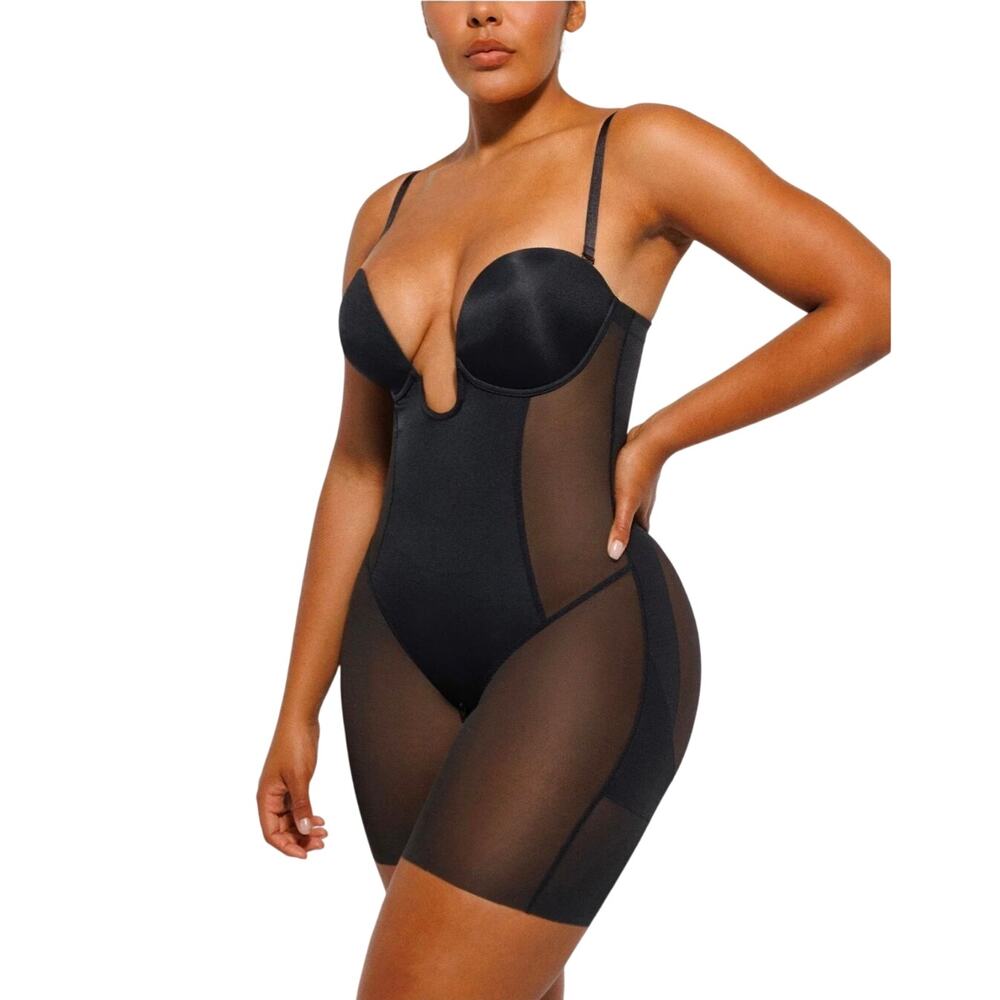 Shapellx
MeshSmooth™
Deep Plunge Bodysuit